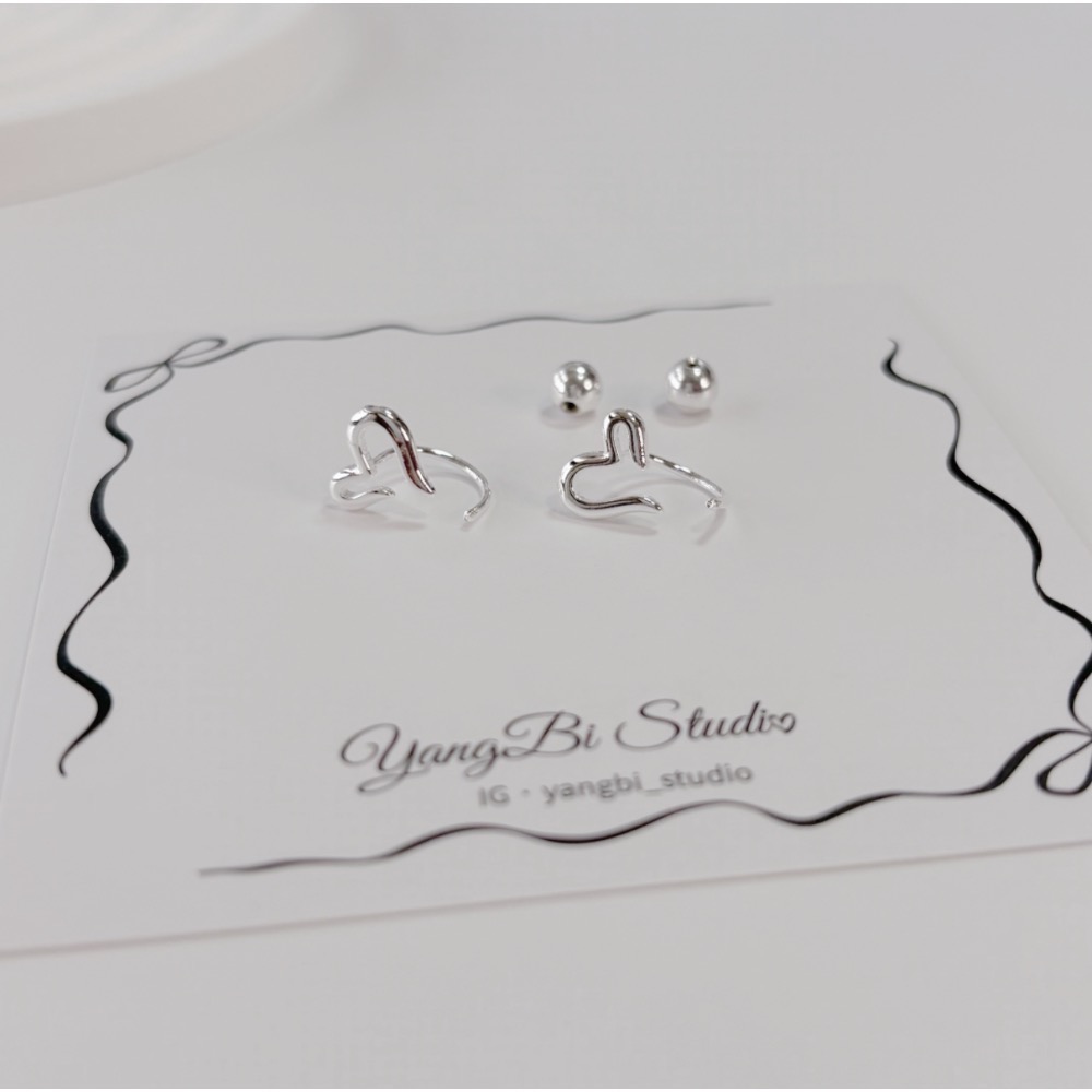 𝓨𝓪𝓷𝓰𝓑𝓲🕊️【韓系流線鏤空愛心螺絲擰耳環】 Y888-細節圖9