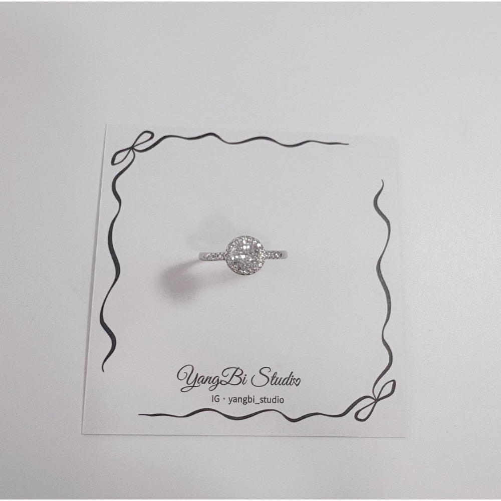 𝓨𝓪𝓷𝓰𝓑𝓲🕊️【百年經典】 【歐美浮誇圓形方包大鑽戒】戒指 Y891-細節圖8