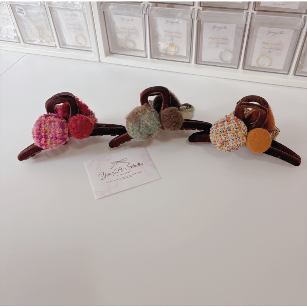 𝓨𝓪𝓷𝓰𝓑𝓲🕊️【正反兩面造型】【毛呢蝴蝶結波點大鯊魚夾】大抓夾 V438-細節圖3