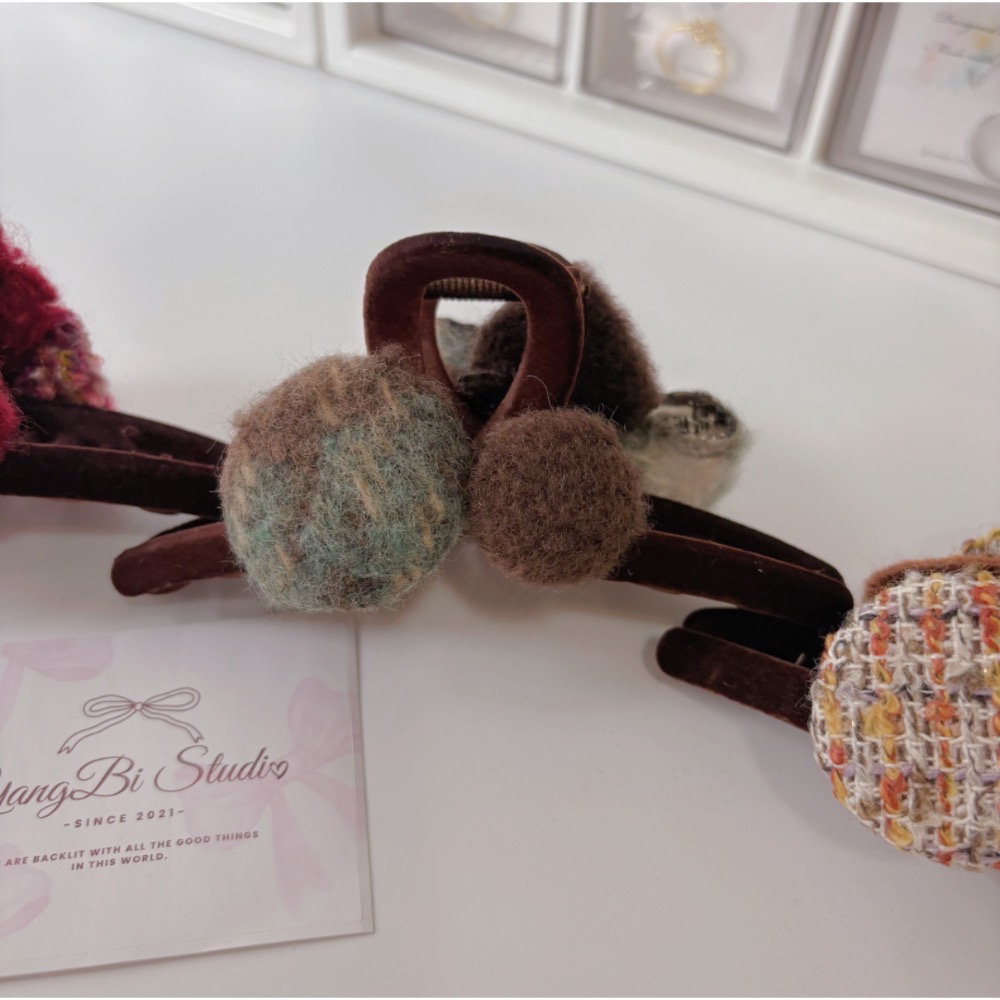 𝓨𝓪𝓷𝓰𝓑𝓲🕊️【正反兩面造型】【毛呢蝴蝶結波點大鯊魚夾】大抓夾 V438-細節圖9