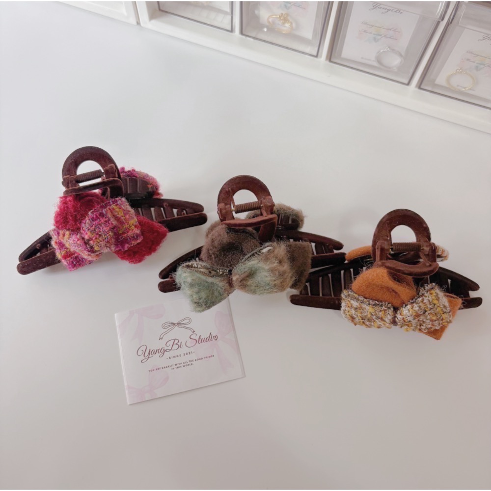 𝓨𝓪𝓷𝓰𝓑𝓲🕊️【正反兩面造型】【毛呢蝴蝶結波點大鯊魚夾】大抓夾 V438-細節圖5