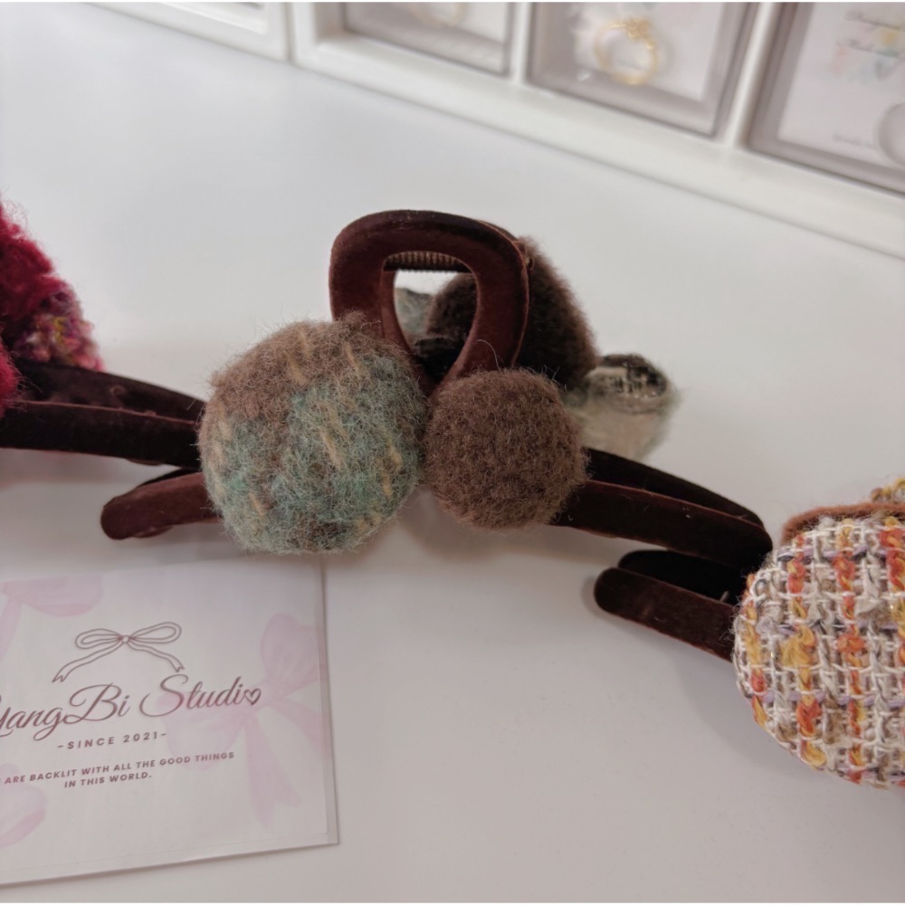 𝓨𝓪𝓷𝓰𝓑𝓲🕊️【正反兩面造型】【毛呢蝴蝶結波點大鯊魚夾】大抓夾 V438-細節圖9