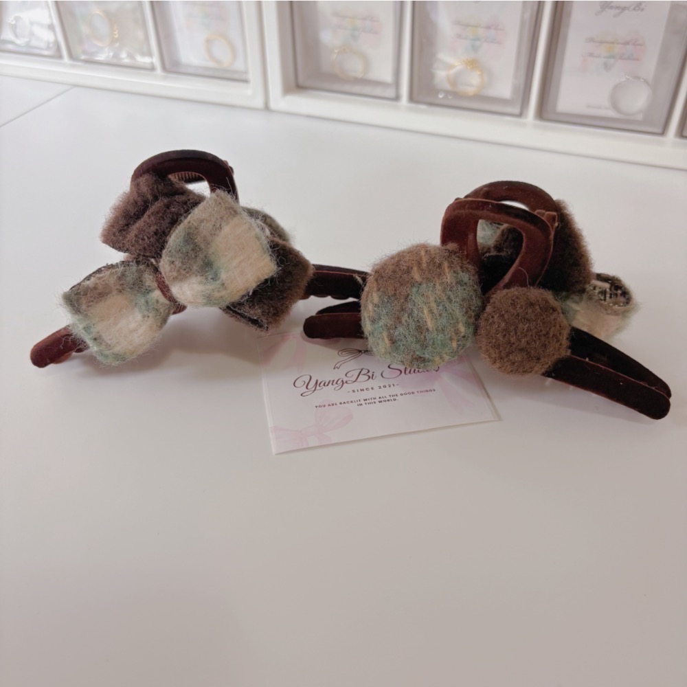 𝓨𝓪𝓷𝓰𝓑𝓲🕊️【正反兩面造型】【毛呢蝴蝶結波點大鯊魚夾】大抓夾 V438-細節圖11