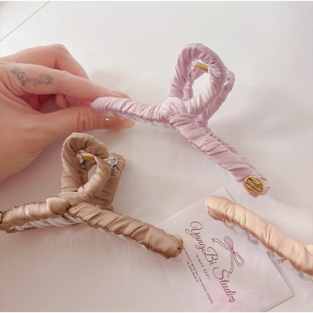 𝓨𝓪𝓷𝓰𝓑𝓲🕊️【髮量多可】【緞帶纏繞金屬圓牌大號鯊魚夾】抓夾 V439-細節圖9