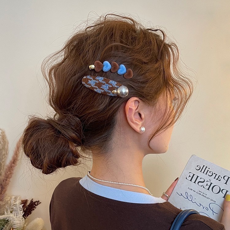 𝓨𝓪𝓷𝓰𝓑𝓲🕊️【高質感愛心撞色植絨千鳥格髮夾】 V443-細節圖3