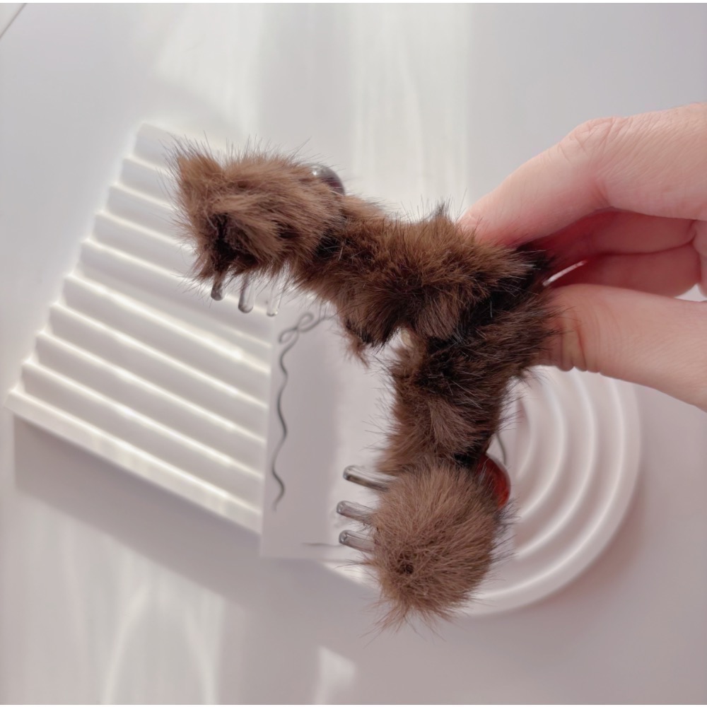 𝓨𝓪𝓷𝓰𝓑𝓲🕊️【琥珀色金牌毛絨鯊魚夾】 V447-細節圖9