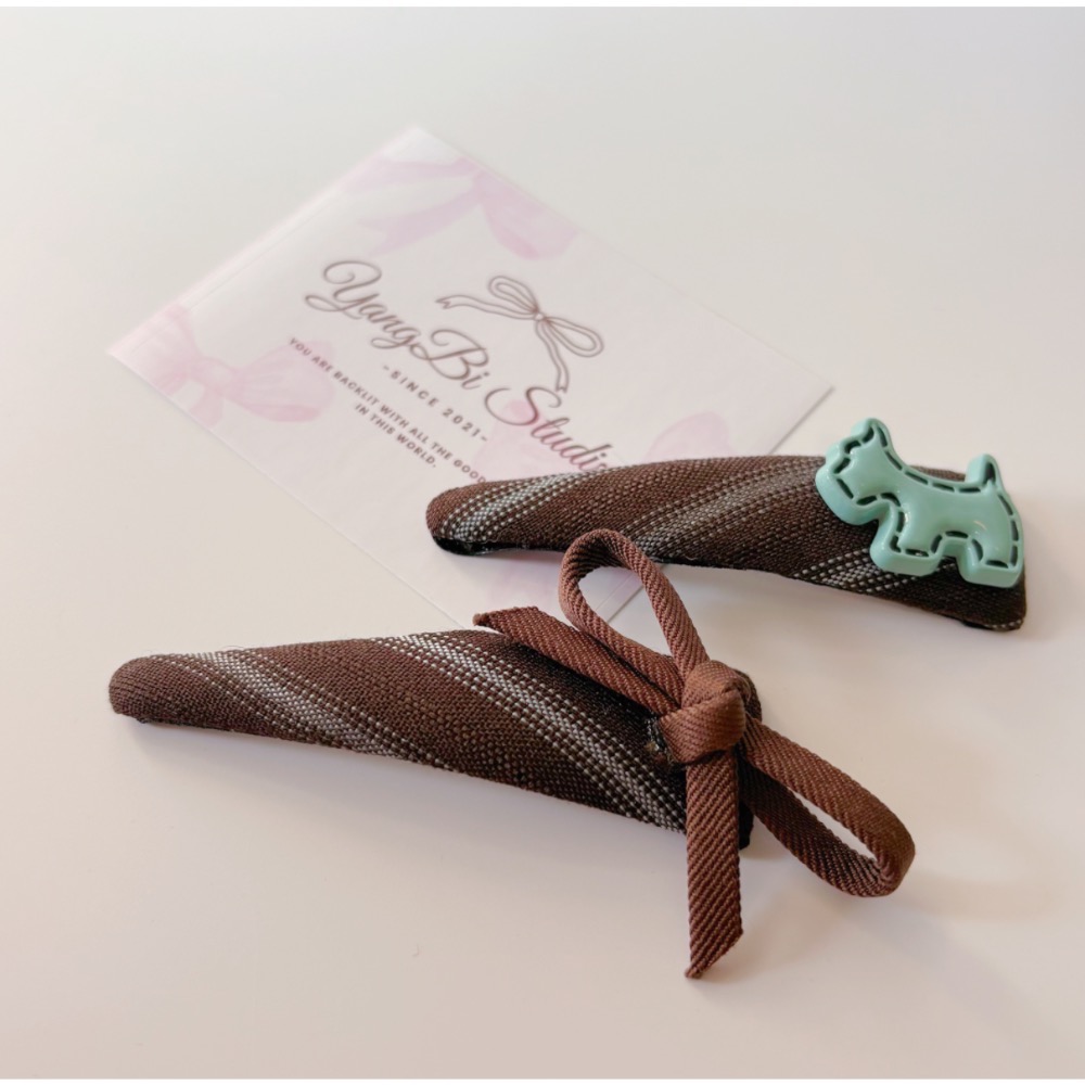 𝓨𝓪𝓷𝓰𝓑𝓲🕊️【質感藍咖小狗蝴蝶結髮夾】劉海夾 邊夾 V448-細節圖8