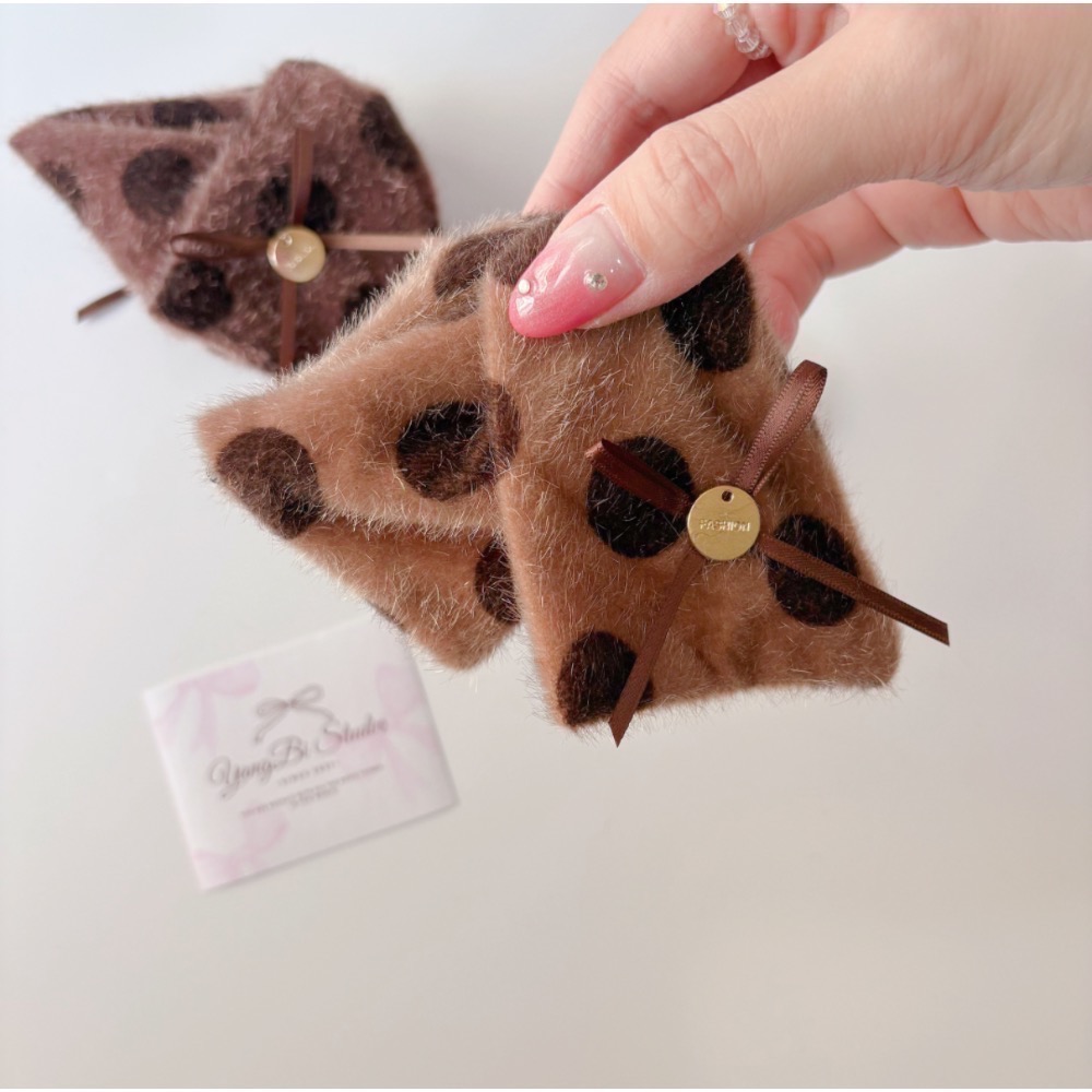 𝓨𝓪𝓷𝓰𝓑𝓲🕊️【毛絨波點蝴蝶結三角鯊魚夾】V451-規格圖11