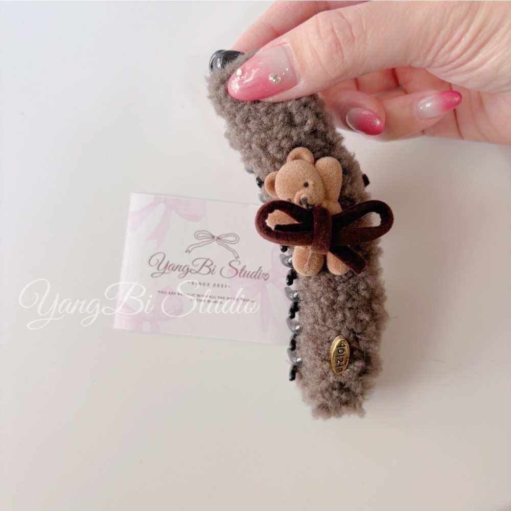 𝓨𝓪𝓷𝓰𝓑𝓲🕊️【羊羔毛可愛小熊蝴蝶結香蕉夾】V452-規格圖11