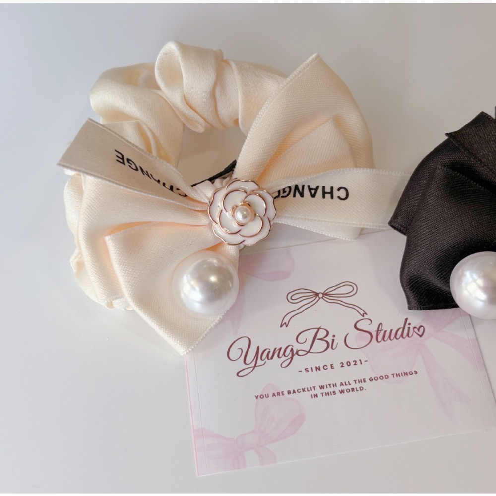 𝓨𝓪𝓷𝓰𝓑𝓲🕊️【氣質山茶花珍珠蝴蝶結緞面腸圈 髮束】V453-細節圖5