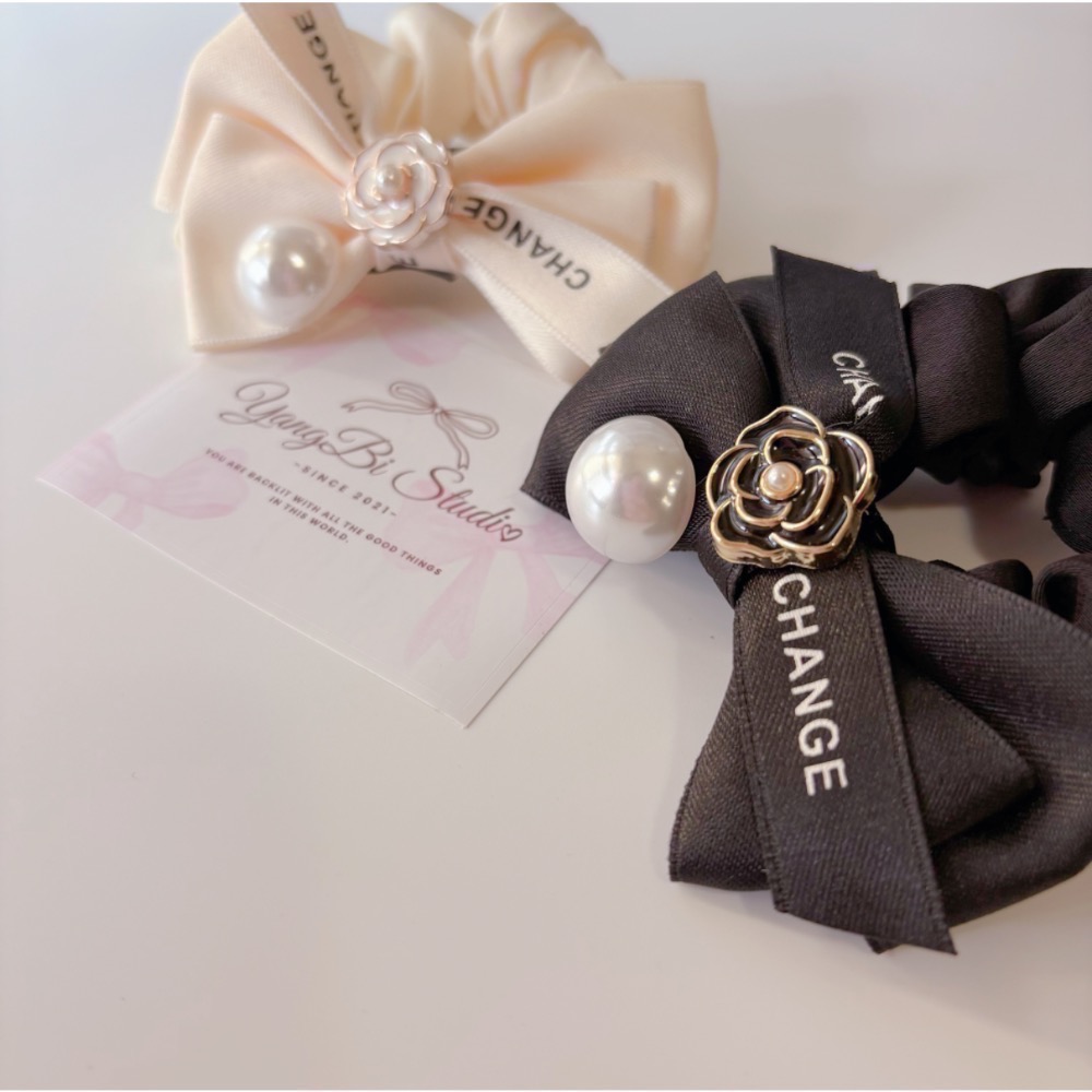 𝓨𝓪𝓷𝓰𝓑𝓲🕊️【氣質山茶花珍珠蝴蝶結緞面腸圈 髮束】V453-細節圖4