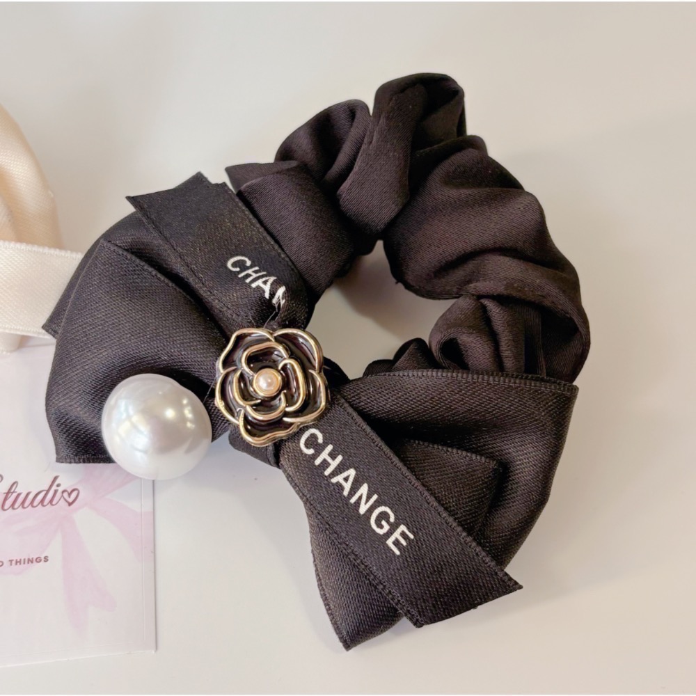 𝓨𝓪𝓷𝓰𝓑𝓲🕊️【氣質山茶花珍珠蝴蝶結緞面腸圈 髮束】V453-細節圖8