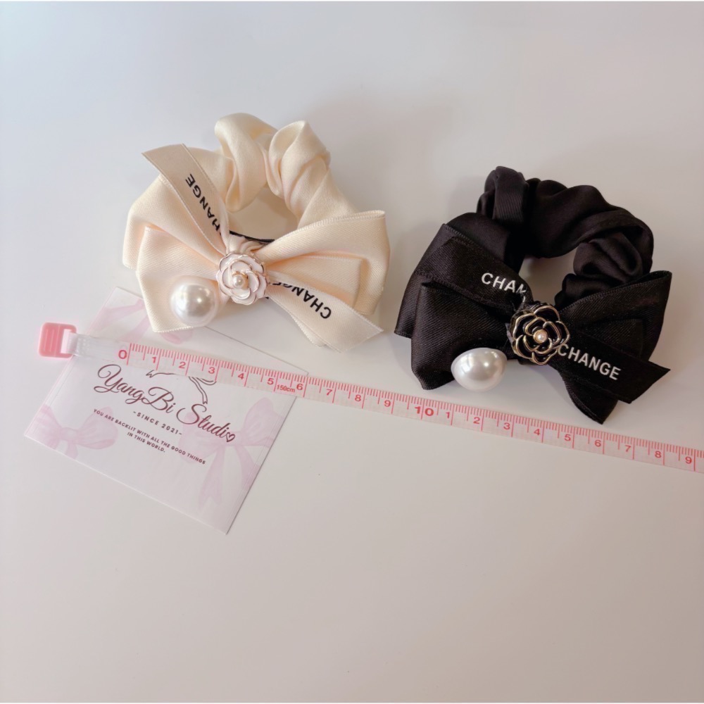 𝓨𝓪𝓷𝓰𝓑𝓲🕊️【氣質山茶花珍珠蝴蝶結緞面腸圈 髮束】V453-細節圖9