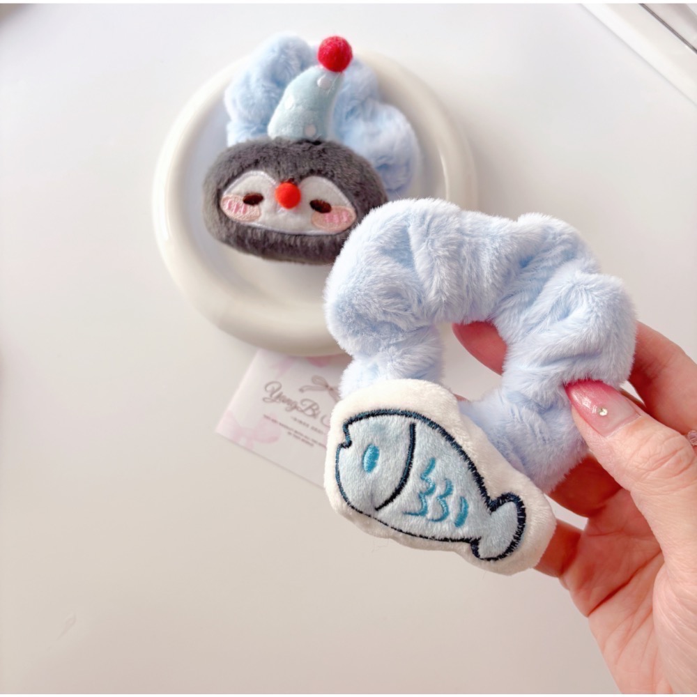 𝓨𝓪𝓷𝓰𝓑𝓲🕊️【可愛爆表 企鵝小魚毛絨大腸圈】V454-細節圖11