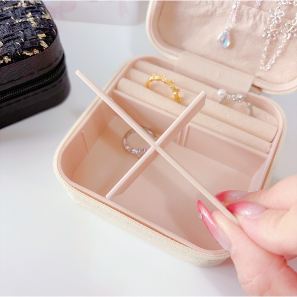 𝓨𝓪𝓷𝓰𝓑𝓲🩰【毛呢千鳥格飾品收納盒 便攜式飾品盒】 C70-細節圖9