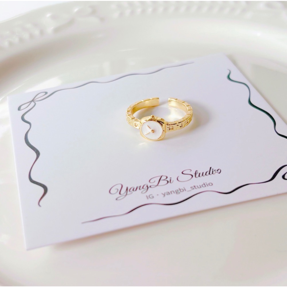 𝓨𝓪𝓷𝓰𝓑𝓲🕊️【簡約迷你鐘錶戒指】 Y935-細節圖2