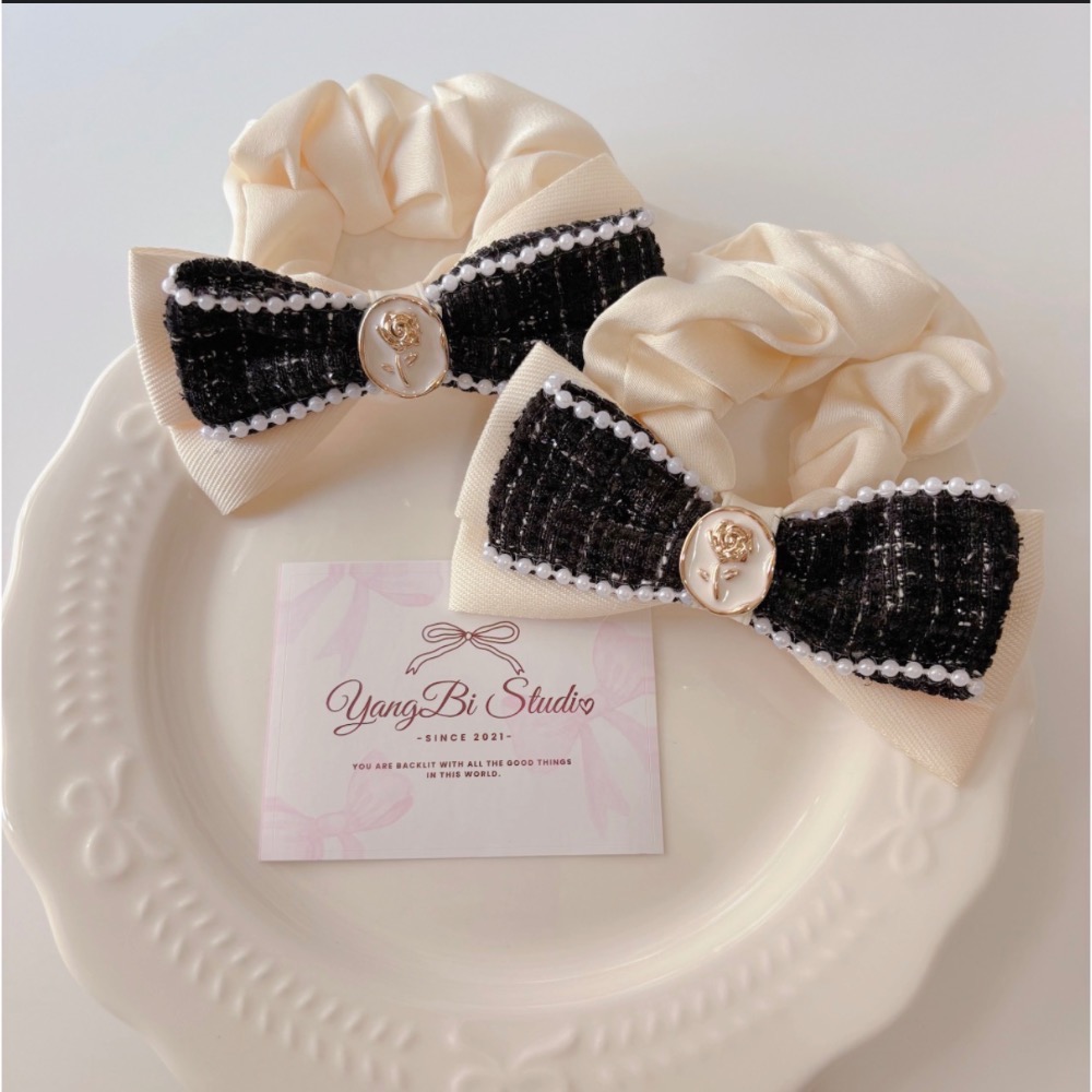 𝓨𝓪𝓷𝓰𝓑𝓲🕊️【法式珍珠毛呢玫瑰蝴蝶結大腸圈】V456-細節圖2