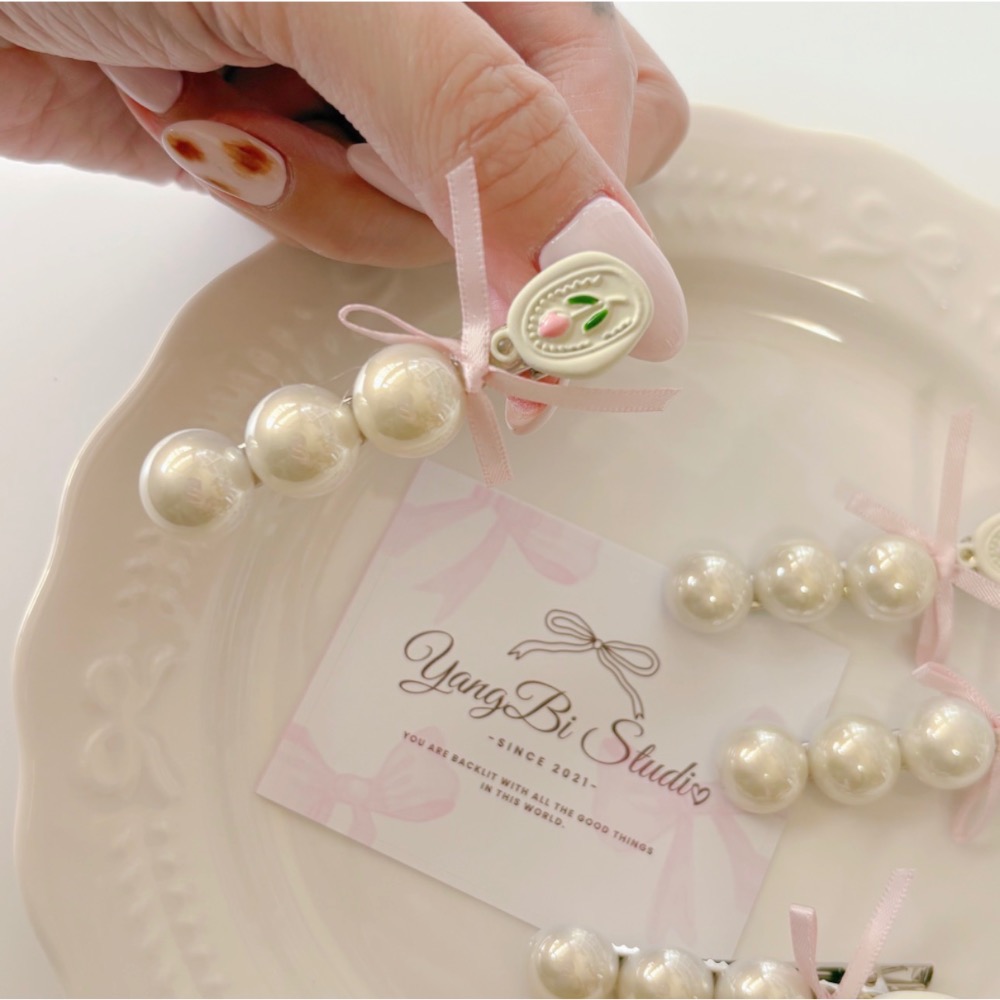 𝓨𝓪𝓷𝓰𝓑𝓲🕊️【質感女孩．鬱金香絲帶蝴蝶結珍珠髮夾】瀏海夾 V458-細節圖6