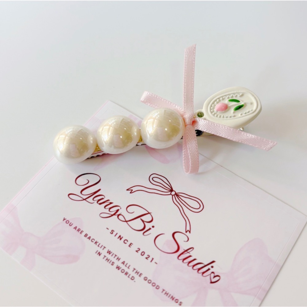 𝓨𝓪𝓷𝓰𝓑𝓲🕊️【質感女孩．鬱金香絲帶蝴蝶結珍珠髮夾】瀏海夾 V458-細節圖11