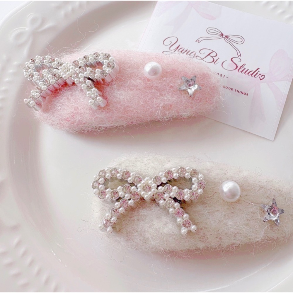 𝓨𝓪𝓷𝓰𝓑𝓲🕊️【韓系溫柔小姐姐毛呢珍珠蝴蝶結髮夾】【瀏海夾 掰掰夾】 V460-細節圖3