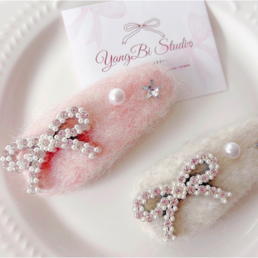 𝓨𝓪𝓷𝓰𝓑𝓲🕊️【韓系溫柔小姐姐毛呢珍珠蝴蝶結髮夾】【瀏海夾 掰掰夾】 V460-細節圖5