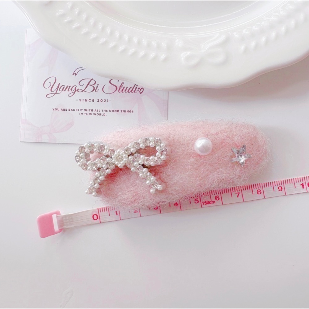 𝓨𝓪𝓷𝓰𝓑𝓲🕊️【韓系溫柔小姐姐毛呢珍珠蝴蝶結髮夾】【瀏海夾 掰掰夾】 V460-細節圖9