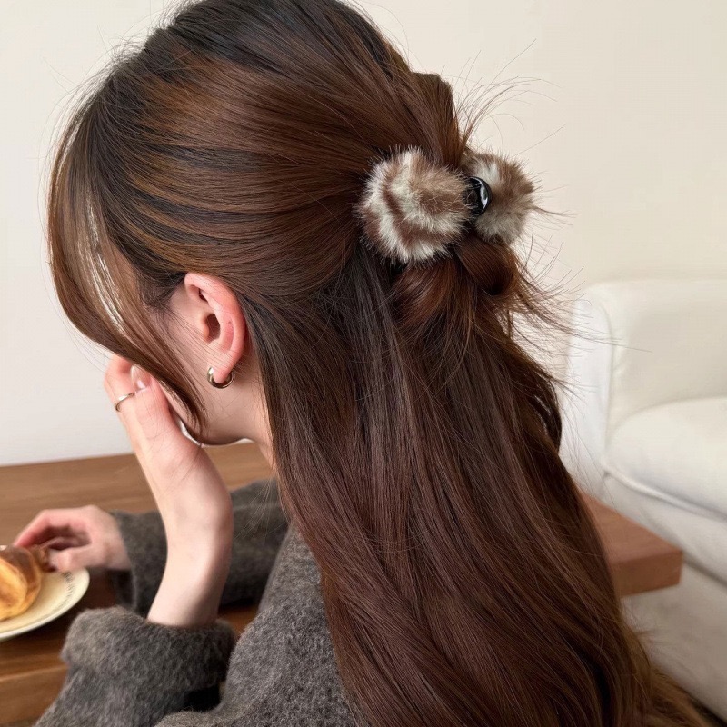 𝓨𝓪𝓷𝓰𝓑𝓲🕊️【觸感好摸 質感毛球小抓夾 甜美公主頭髮夾】 V463-細節圖2