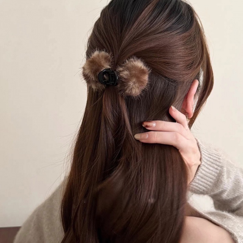𝓨𝓪𝓷𝓰𝓑𝓲🕊️【觸感好摸 質感毛球小抓夾 甜美公主頭髮夾】 V463-細節圖4