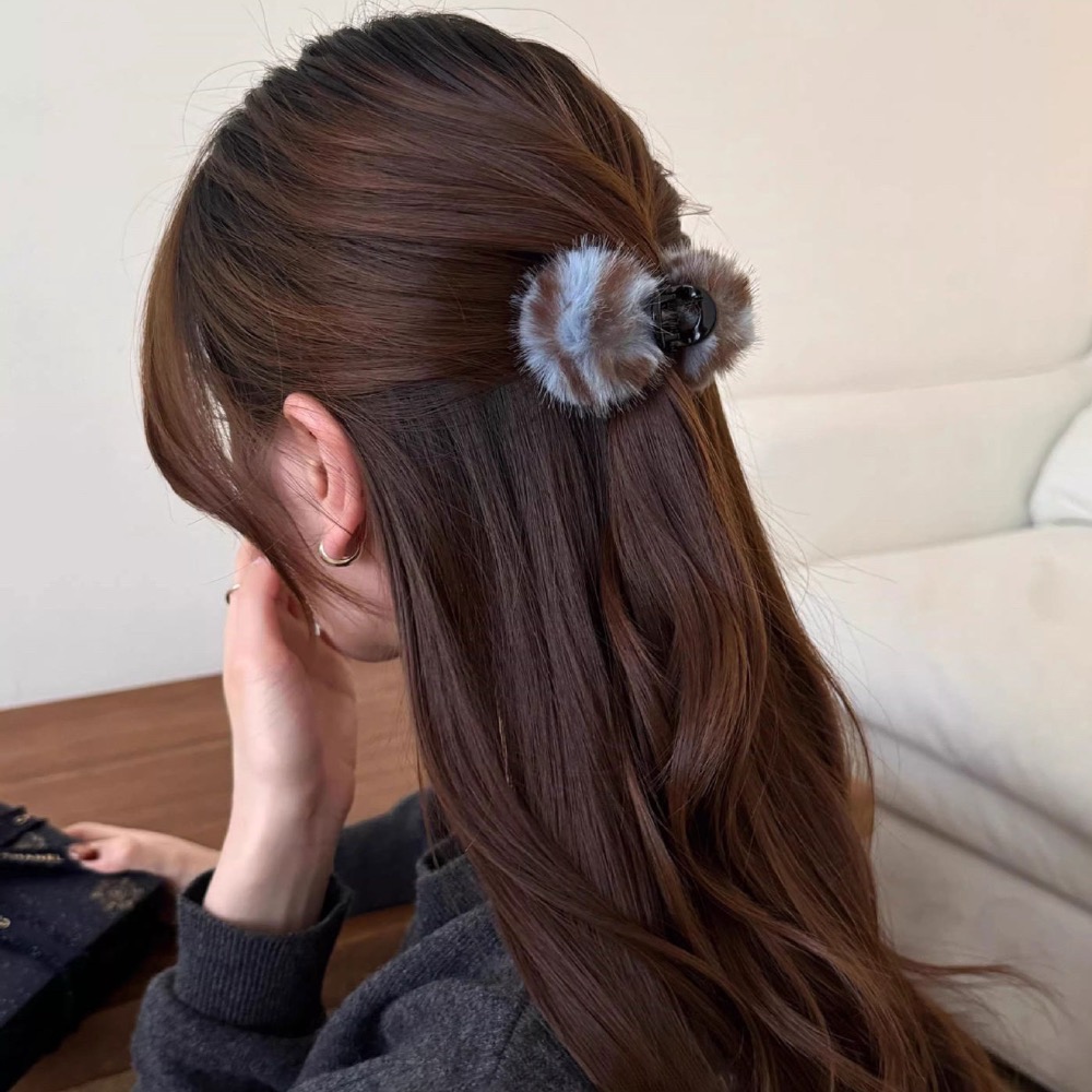 𝓨𝓪𝓷𝓰𝓑𝓲🕊️【觸感好摸 質感毛球小抓夾 甜美公主頭髮夾】 V463-細節圖9