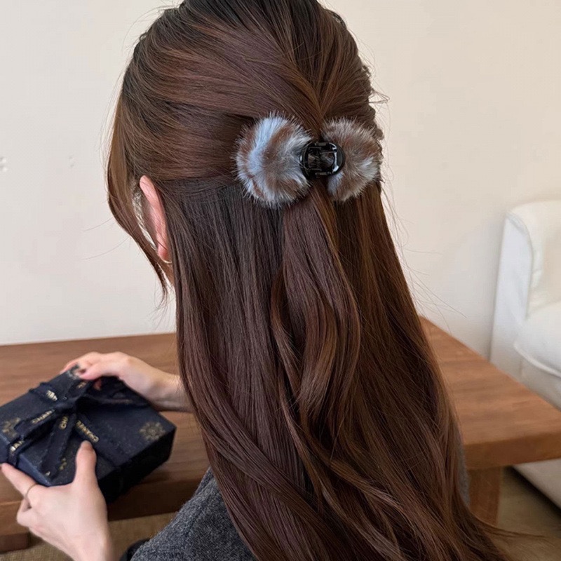 𝓨𝓪𝓷𝓰𝓑𝓲🕊️【觸感好摸 質感毛球小抓夾 甜美公主頭髮夾】 V463-細節圖10