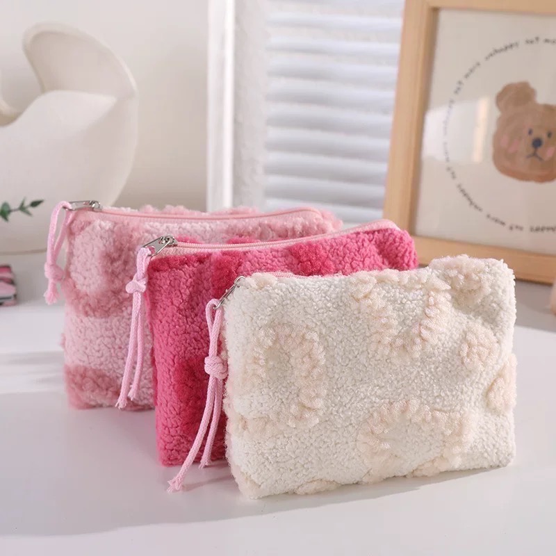 𝓨𝓪𝓷𝓰𝓑𝓲🩰【中型．超甜美立體愛心毛絨可愛化妝包】收納包 生理包 C71-細節圖8