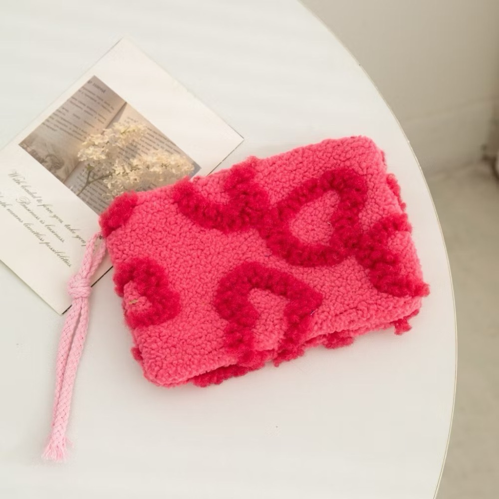 𝓨𝓪𝓷𝓰𝓑𝓲🩰【中型．超甜美立體愛心毛絨可愛化妝包】收納包 生理包 C71-規格圖11