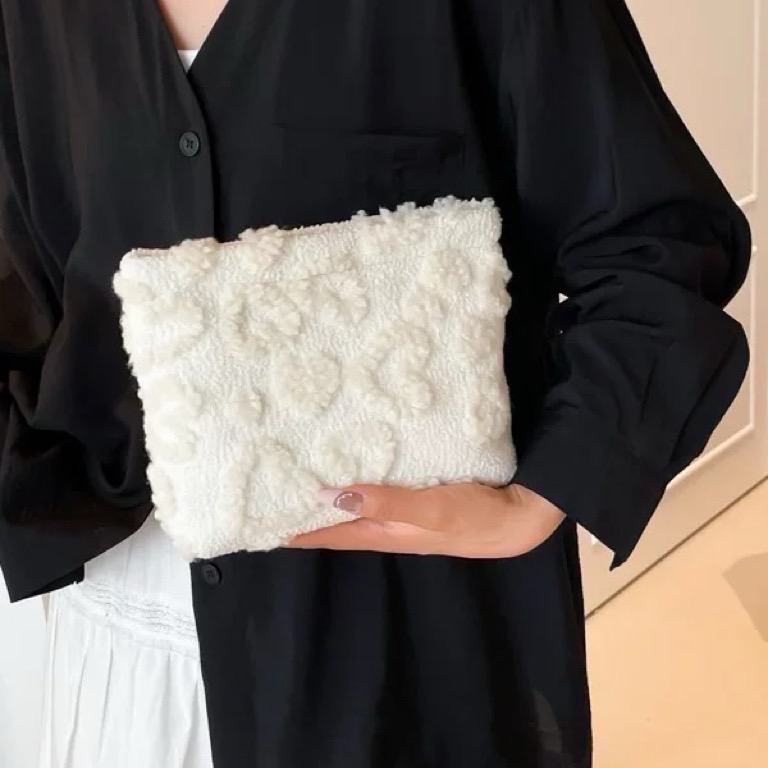 𝓨𝓪𝓷𝓰𝓑𝓲🩰【大型．超甜美立體愛心毛絨可愛化妝包】收納包 C72-細節圖5