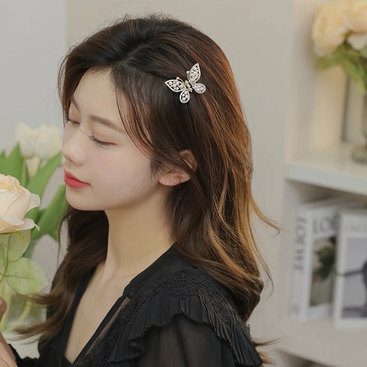 𝓨𝓪𝓷𝓰𝓑𝓲🕊️韓國氣質小抓夾｜精緻珍珠水鑽蝴蝶小抓夾 側邊夾 瀏海夾 日常約會必備 V469-細節圖2