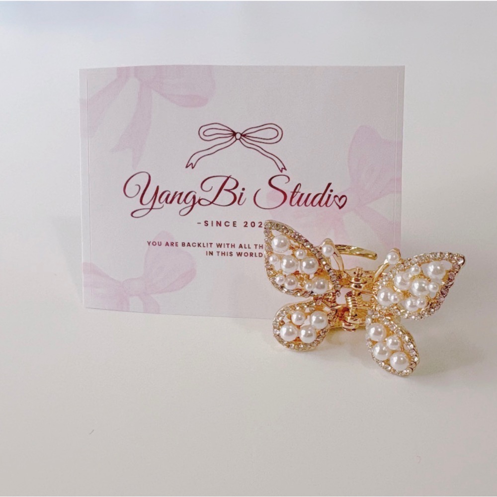 𝓨𝓪𝓷𝓰𝓑𝓲🕊️韓國氣質小抓夾｜精緻珍珠水鑽蝴蝶小抓夾 側邊夾 瀏海夾 日常約會必備 V469-細節圖3