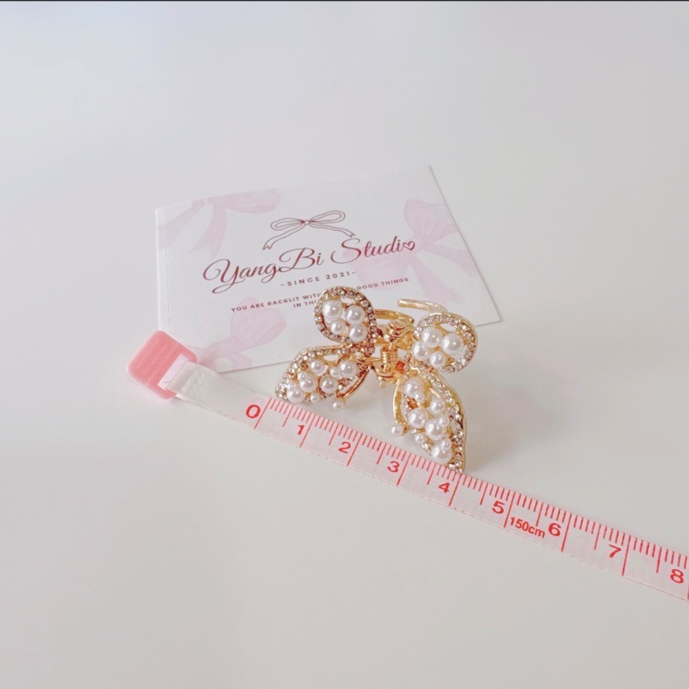 𝓨𝓪𝓷𝓰𝓑𝓲🕊️韓國氣質小抓夾｜精緻珍珠水鑽蝴蝶小抓夾 側邊夾 瀏海夾 日常約會必備 V469-細節圖10