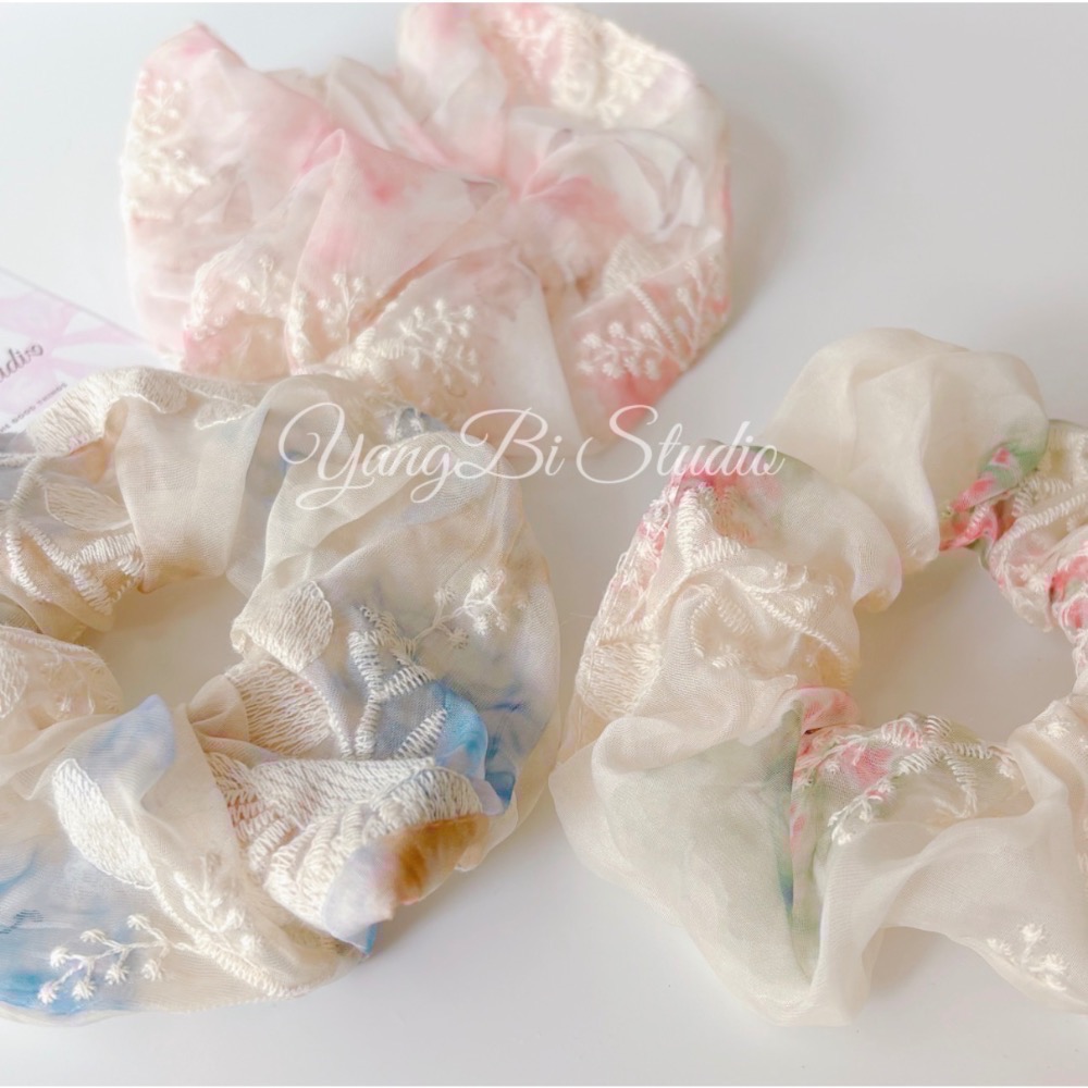 𝓨𝓪𝓷𝓰𝓑𝓲🕊️春日浪漫🫧溫柔刺繡花朵大腸圈 V482-細節圖2