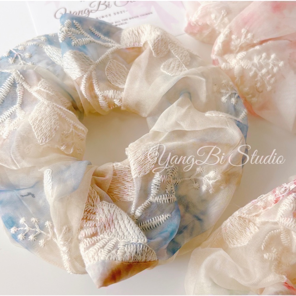 𝓨𝓪𝓷𝓰𝓑𝓲🕊️春日浪漫🫧溫柔刺繡花朵大腸圈 V482-細節圖4