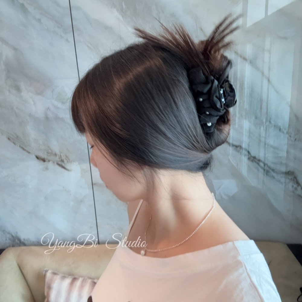𝓨𝓪𝓷𝓰𝓑𝓲🕊️正韓🇰🇷氣質珍珠緞面皺摺鯊魚夾 V520-細節圖6