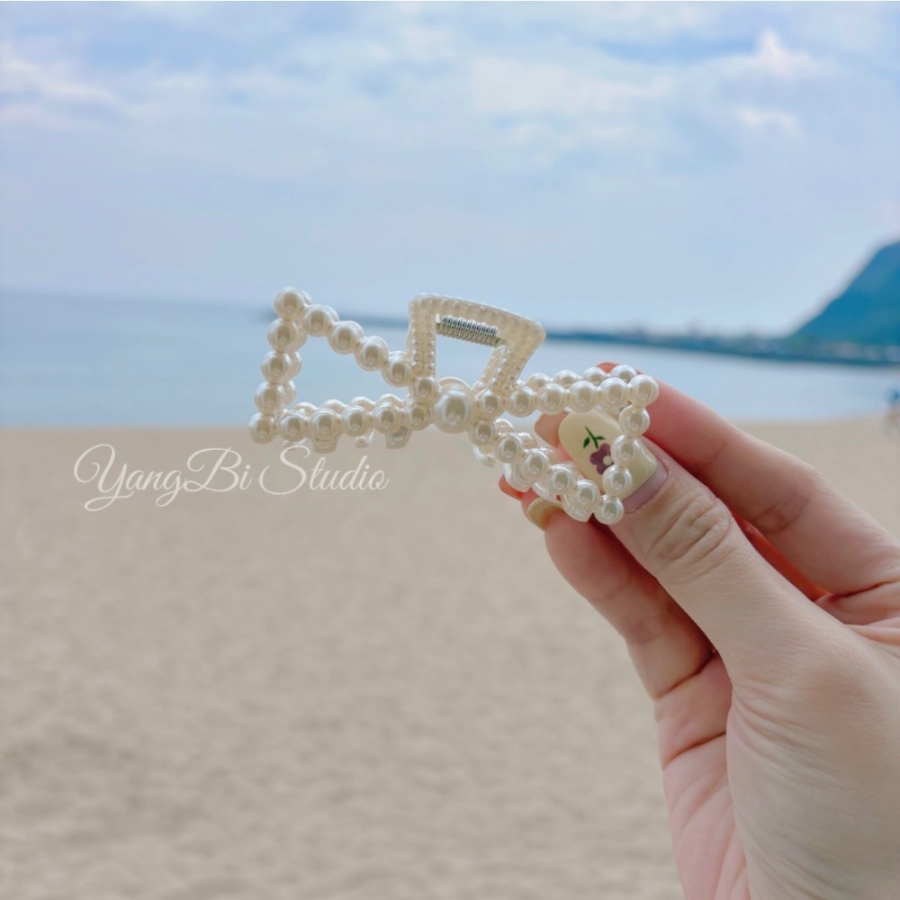 𝓨𝓪𝓷𝓰𝓑𝓲🕊️珍珠人魚尾蝴蝶結鯊魚夾｜輕量無負擔 V521-細節圖6