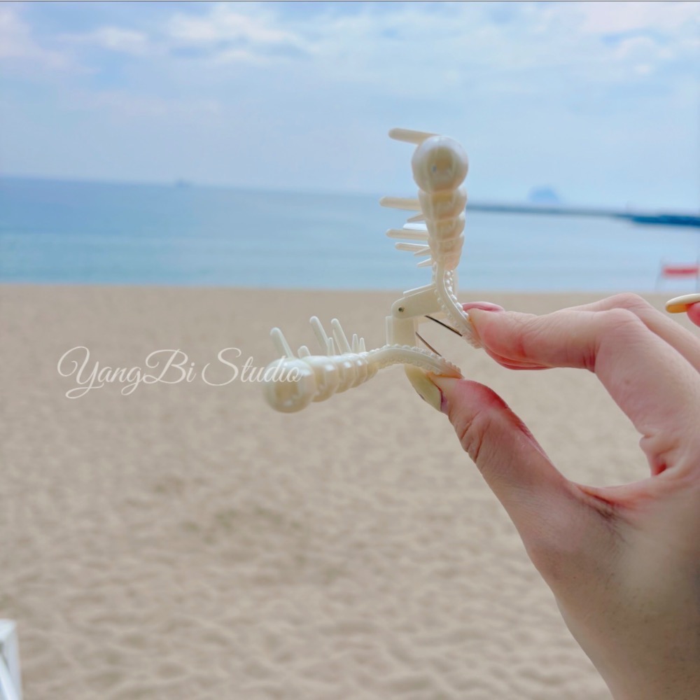 𝓨𝓪𝓷𝓰𝓑𝓲🕊️珍珠人魚尾蝴蝶結鯊魚夾｜輕量無負擔 V521-細節圖10