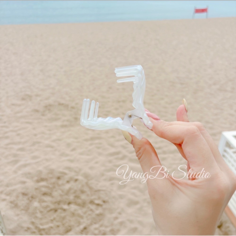 𝓨𝓪𝓷𝓰𝓑𝓲🕊️正韓🇰🇷人魚姬光浮光系列貝殼鯊魚夾 V522-細節圖10
