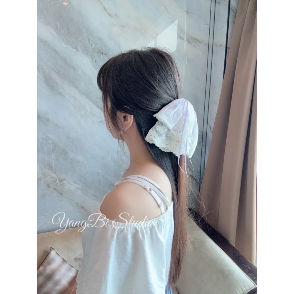 𝓨𝓪𝓷𝓰𝓑𝓲正韓質感超好🇰🇷馬尾夾界的天花板 韓國厚磅布料絕美蕾絲蝴蝶結串晶馬尾夾 V536-細節圖2