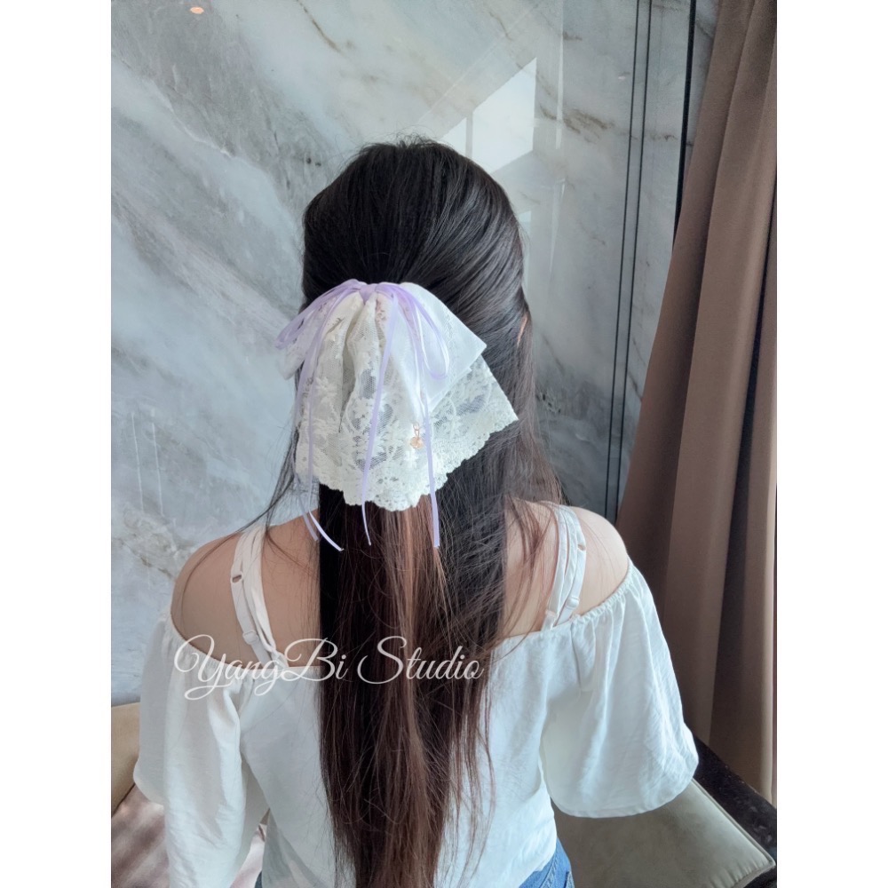 𝓨𝓪𝓷𝓰𝓑𝓲正韓質感超好🇰🇷馬尾夾界的天花板 韓國厚磅布料絕美蕾絲蝴蝶結串晶馬尾夾 V536-細節圖4