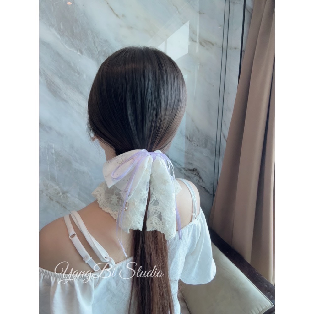 𝓨𝓪𝓷𝓰𝓑𝓲正韓質感超好🇰🇷馬尾夾界的天花板 韓國厚磅布料絕美蕾絲蝴蝶結串晶馬尾夾 V536-細節圖5
