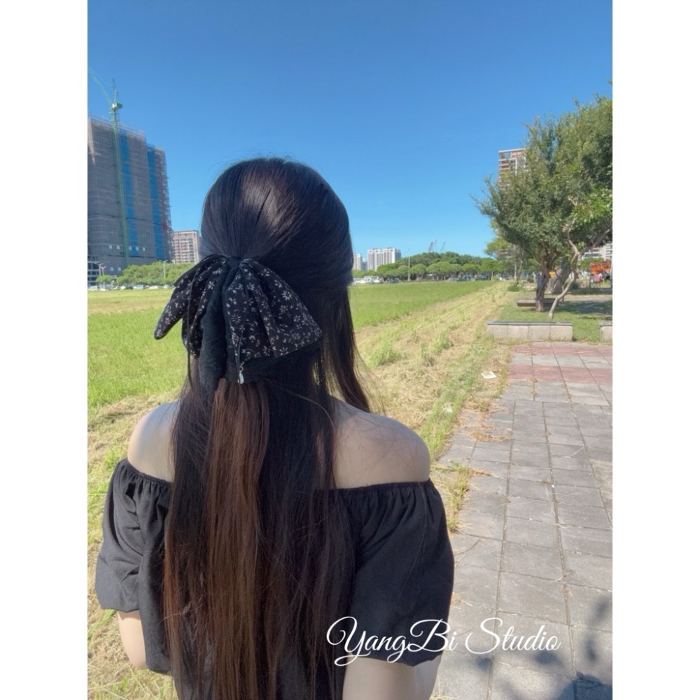 𝓨𝓪𝓷𝓰𝓑𝓲正韓質感超好🇰🇷馬尾夾界的天花板 厚磅布料絕美蕾絲碎花珍珠垂墜蝴蝶結串晶馬尾夾 V556-細節圖7