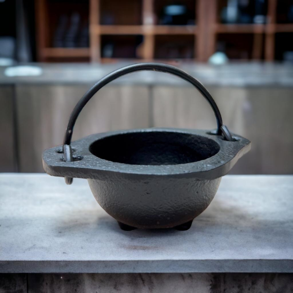 【魔法 五角星 鑄鐵鍋】 鐵釜 白鼠尾草 碳餅 樹脂 錐香 香粉 聖木 鼠尾草 蠟燭 薰香爐 【光之淨化】-細節圖4