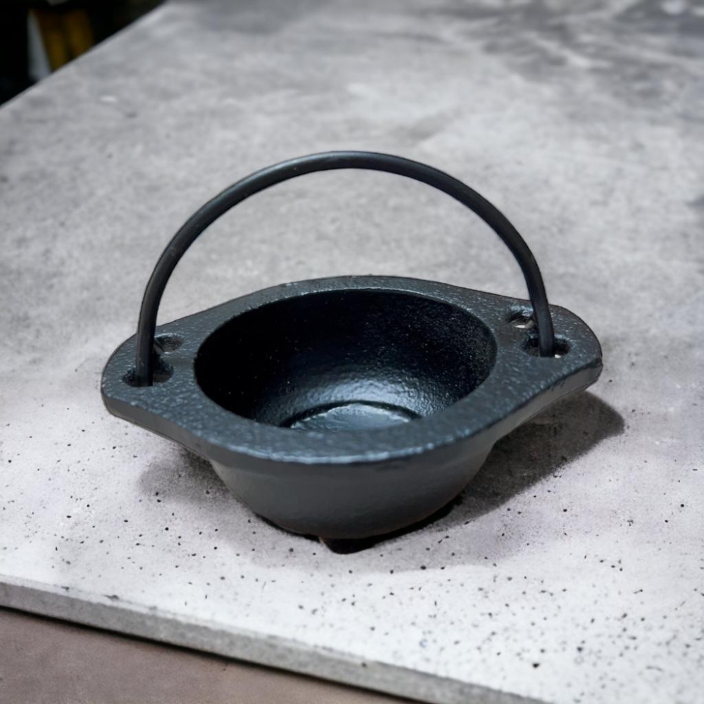 【魔法 五角星 鑄鐵鍋】 鐵釜 白鼠尾草 碳餅 樹脂 錐香 香粉 聖木 鼠尾草 蠟燭 薰香爐 【光之淨化】-細節圖5