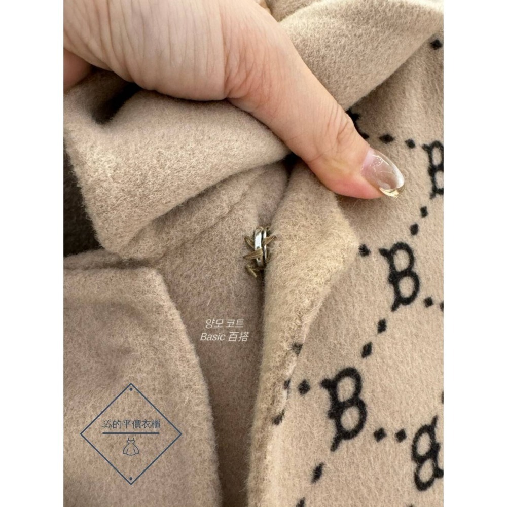 🌿Lu的平價衣櫃🌿現貨✔️超美😍韓標.高級感大口袋設計感正肩字母撞色羊毛外套(配可拆卸披肩)-細節圖5