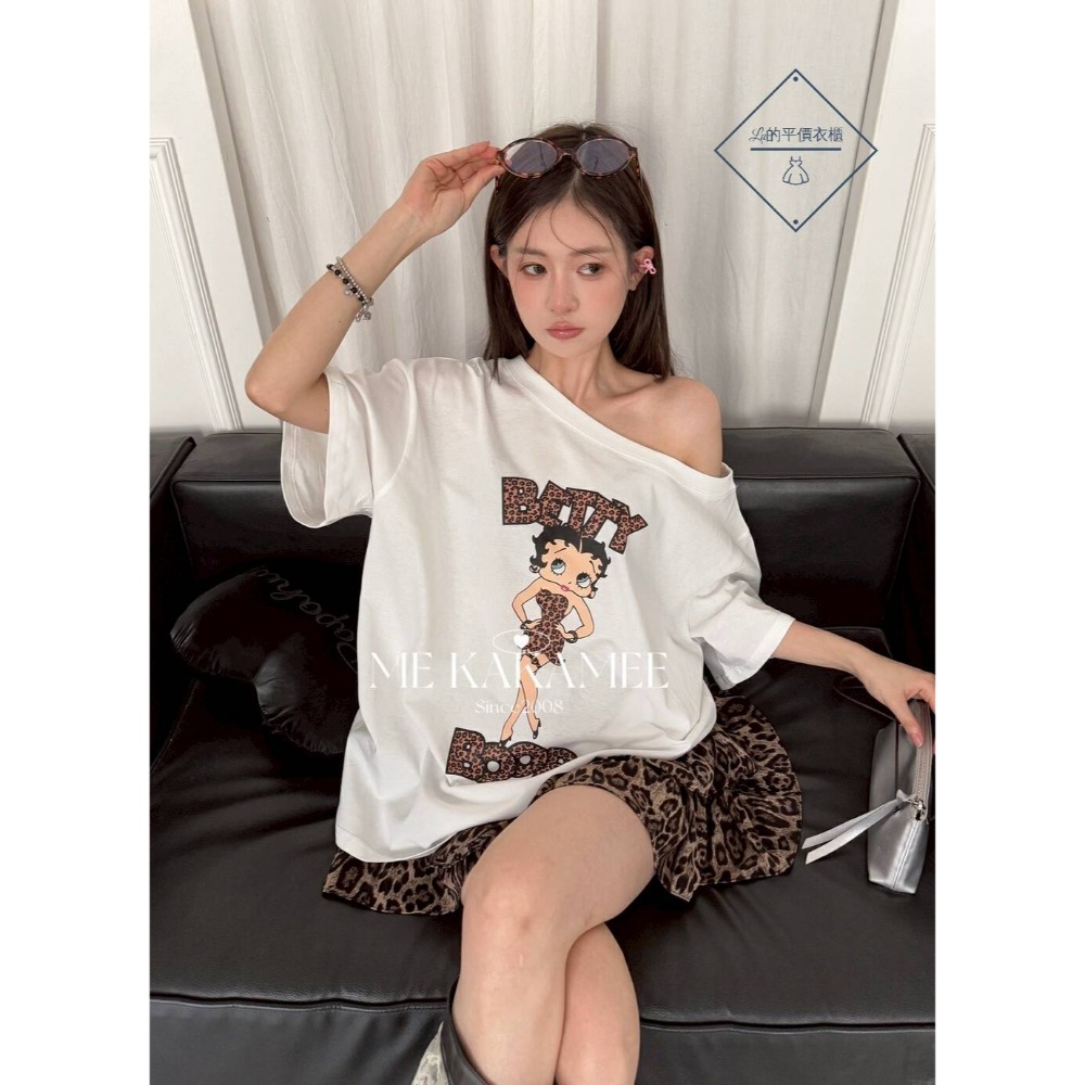 🌿Lu的平價衣櫃🌿🌸現貨A03-88-S3118-3✔️韓系質感KAKAMEE美式辣妹豹紋貝蒂小姐露肩短T#性感-細節圖2